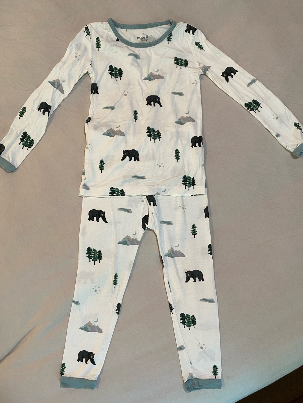 Kyte BABY pajama set in Platinum print “Summit” 3T, new